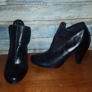 Kenneth Cole ankle boots